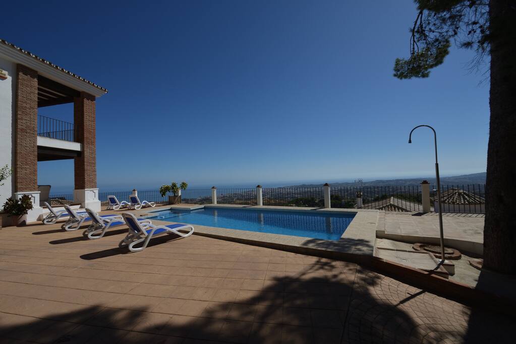 Swimming-Pool / swimming pool