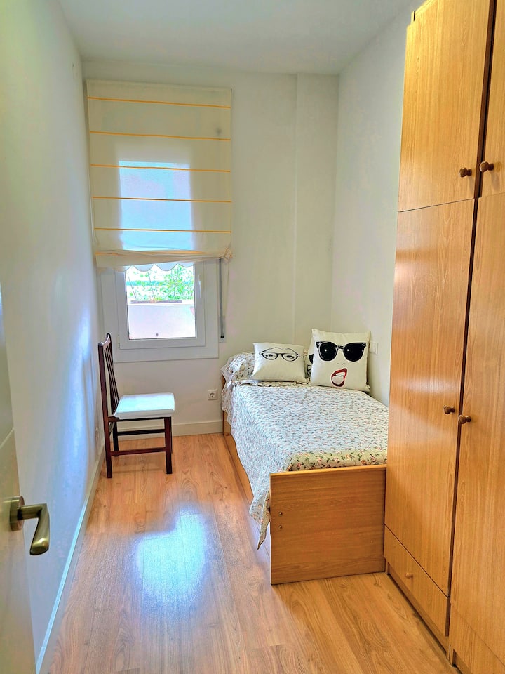 Chumba cha kulala kwa watu 1 au 2 (chenye kitanda cha ziada cha kiota)