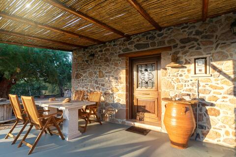 Garden Stone Cottage Ariadni near the beach