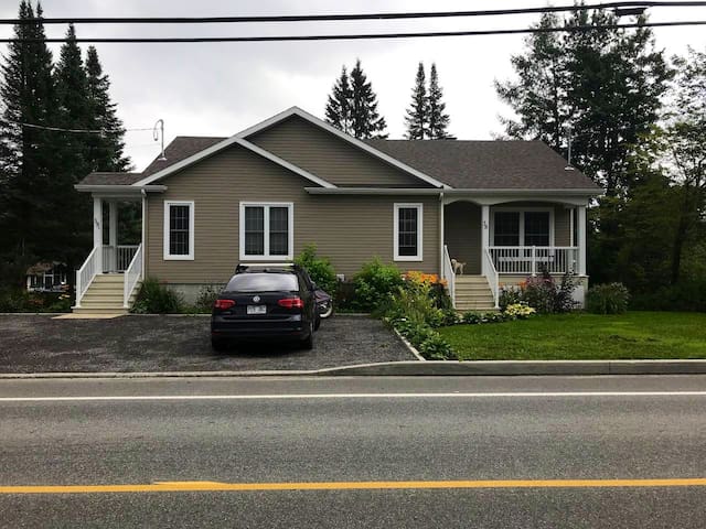 Beautiful semi-detached Quebec, Lac Beauport