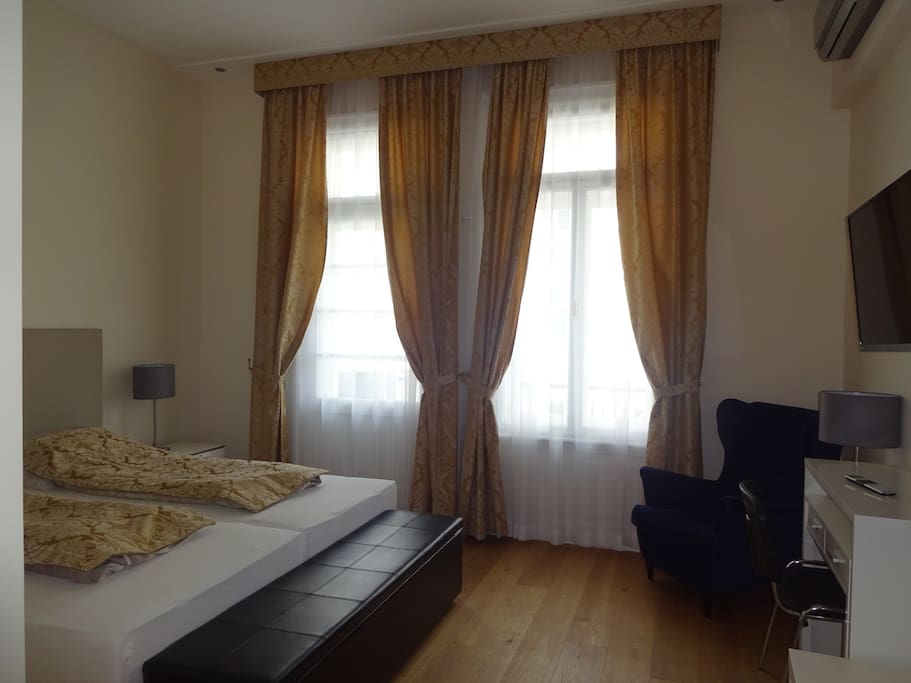 Gabriel Bedroom
(with a balcony)