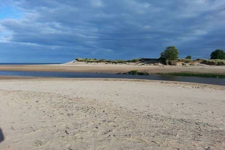 Estuary View With Stunning Waterside Location