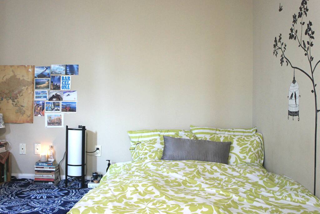 Candles, books, postcards and maps. Queen size bed with multiple pillows.