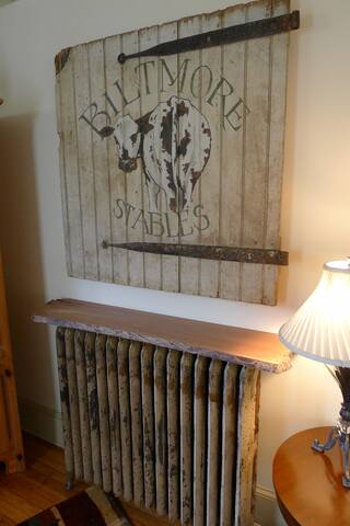 Charming Private Cottage in the Heart of Downtown! gallery image 5