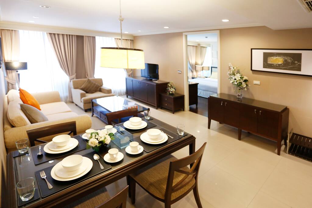 2BR UNIT: Spacious living room and dinning room