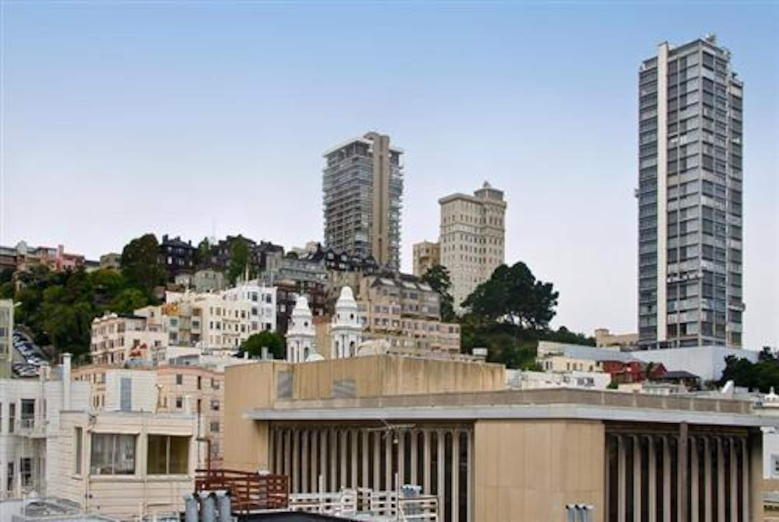 Beautiful Nob Hill Apartment with Perfect Location - Image 7