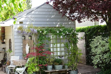 Tiny House De Libel in Oostkapelle (met 2 fietsen)