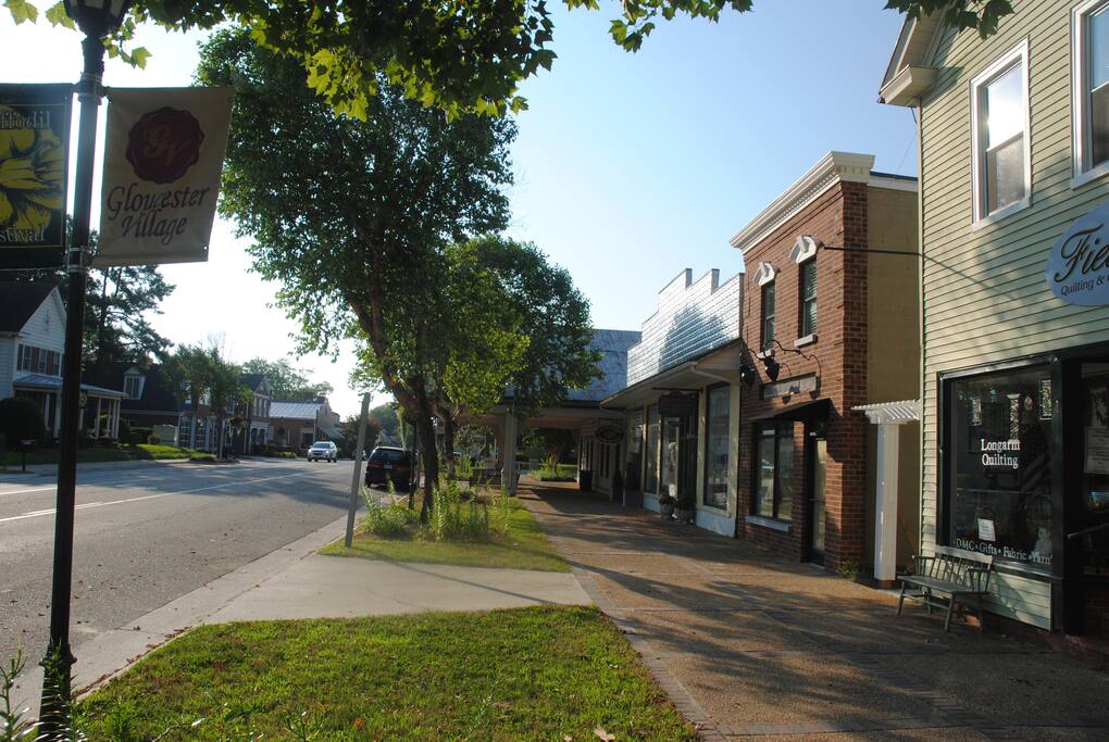 New Apt on Historic Main Street! Appartementen te Huur in Gloucester