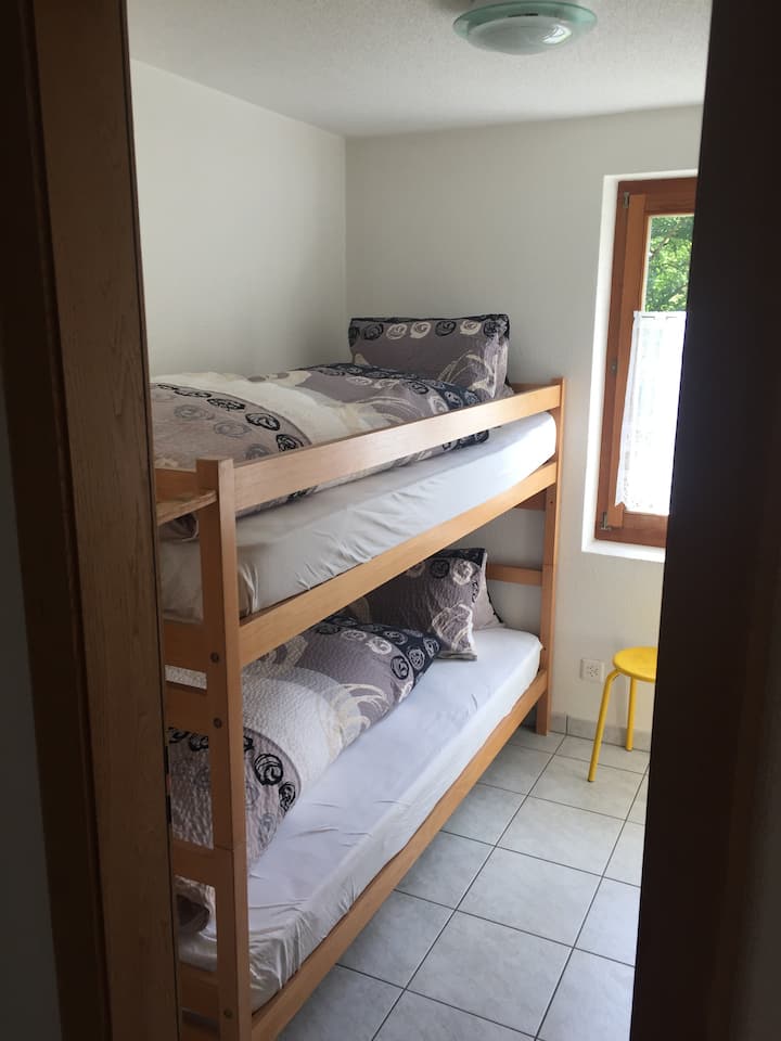 غرفة رقم 2 بسرير بطابقين