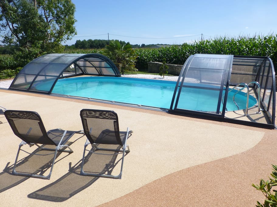 Piscine avec son abri