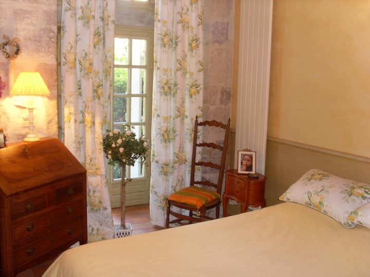 chumba kinachoweza kutoshea wanandoa