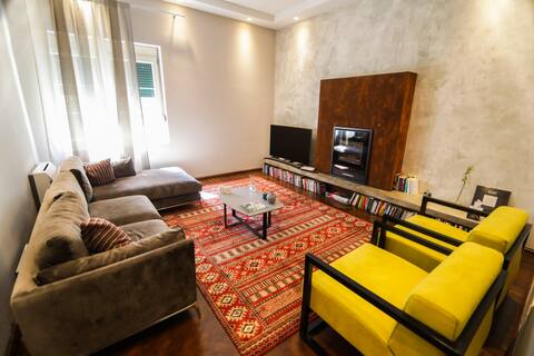 Home away from Home 200m2 apt+ patio, near Plaza