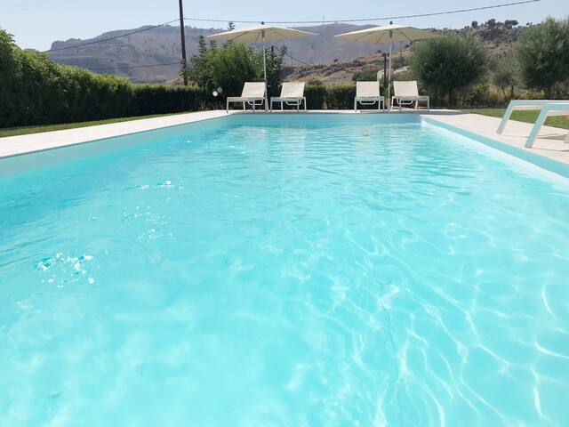 Family Villa NIKOS Meerblick&heizbarer Pool! Luxus gallery image 3