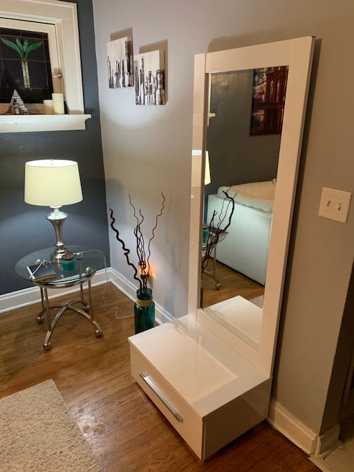 Living Room Decor & Mirror