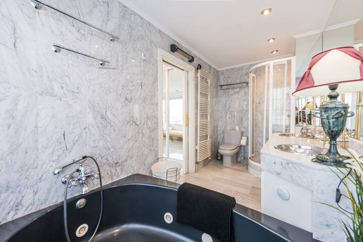 Luxury penthouse in Madrid´s sky. gallery image 5