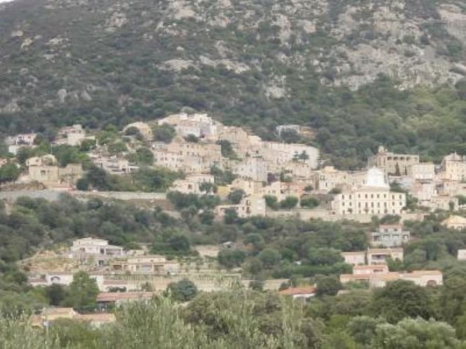 Vue du village de Lumio