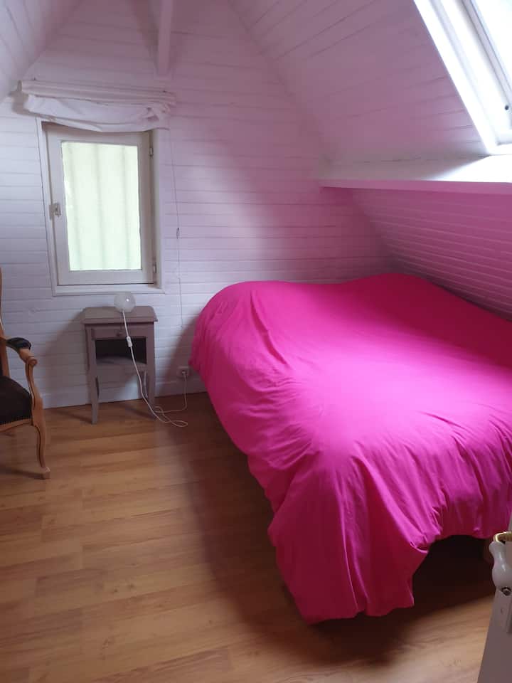 Спалня 2 - ри етаж с легло 160 х 200