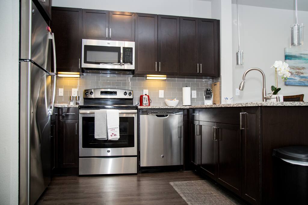 Full Kitchen, ready for you to cook your favorite meal.