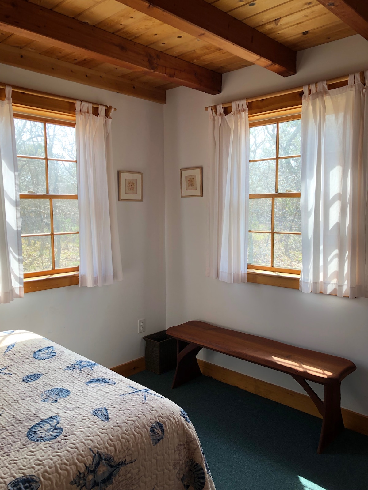 спалня с пълно легло