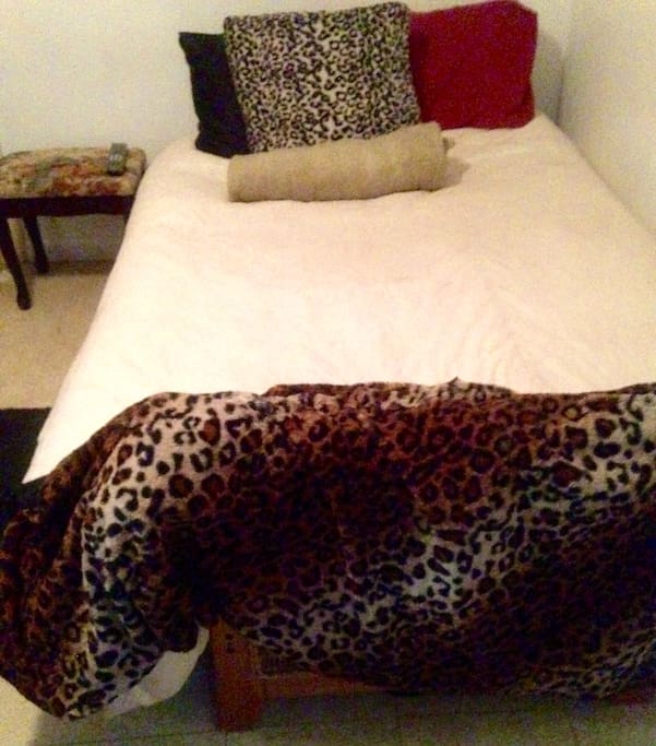 One bed studio. Open cozy small studio space . Comfortable for two