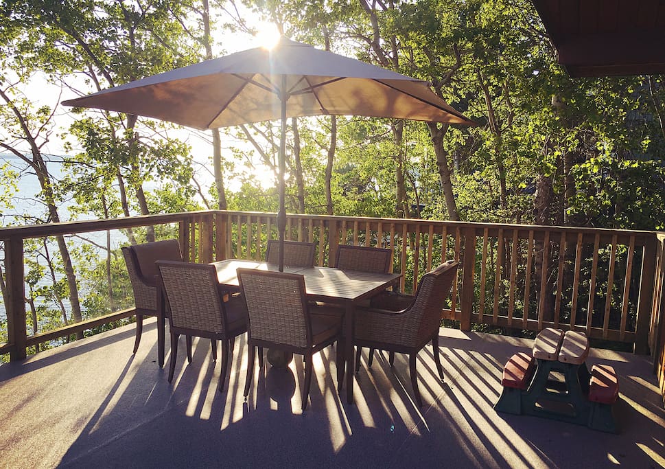 Beautiful spot for breakfast lunch and dinner! Even a little picnic table for the kids.