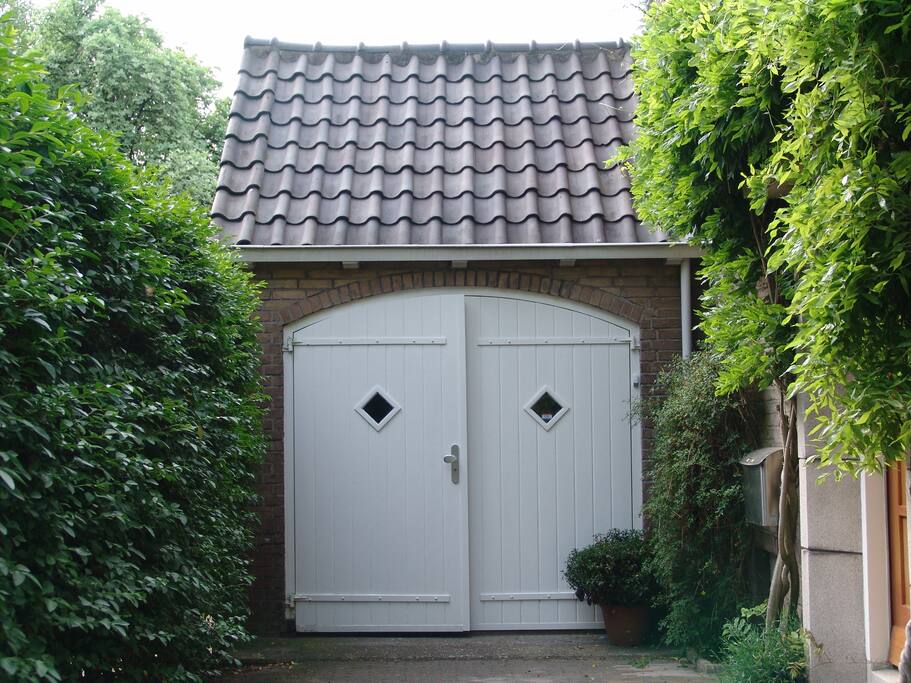 Own entry to the studio apartment.