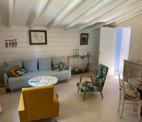Cocooning house near the ocean