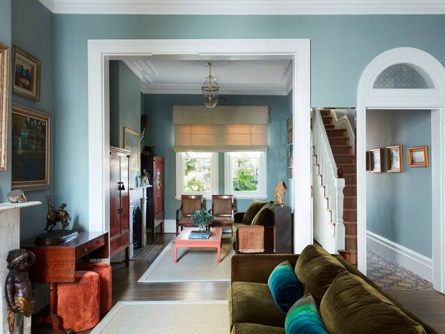 DESIGNER DELIGHT- BEAUTY ABOUNDS IN WOOLLAHRA gallery image 3