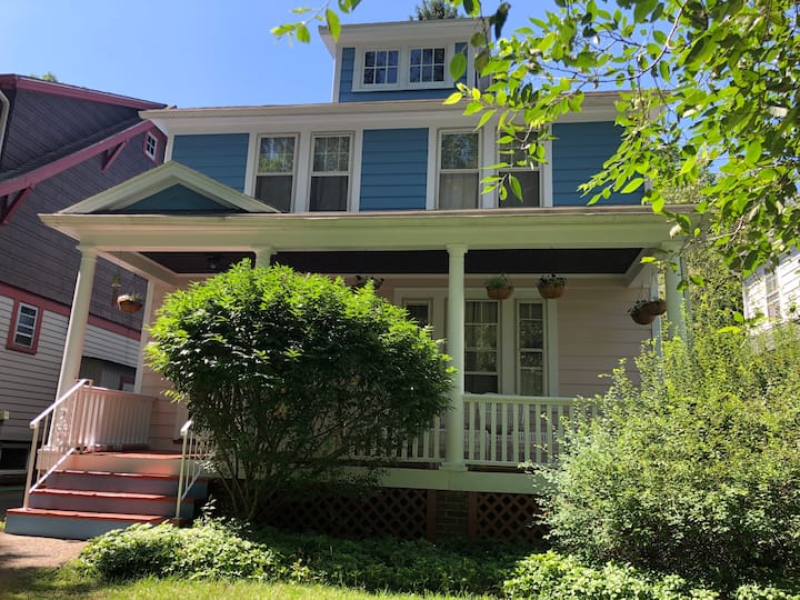 Modern comfort, 1920s Arts & Crafts. Near Vassar! Houses for Rent in