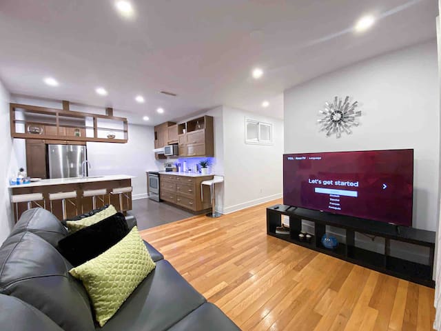 Downtown calm and peaceful 4-BR – with Parking gallery image 3