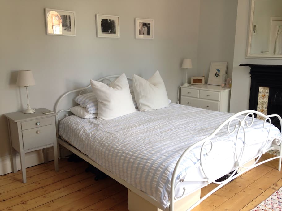 Master bedroom (Superking)