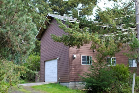 Tree House 1 bedroom - walk to redwoods