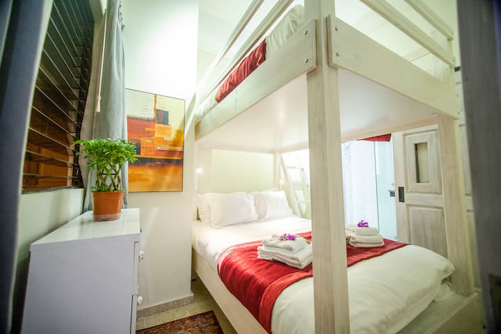 Спалня #304  1 Пълна дървена колиба