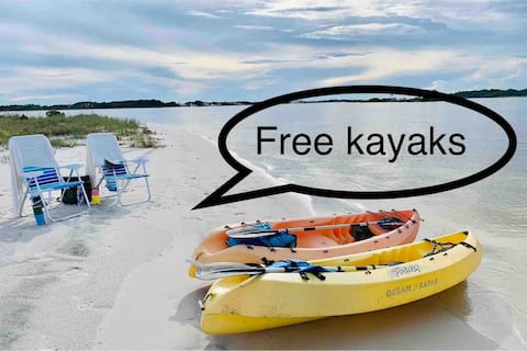 Waterfront Condo with FREE Kayaks