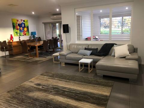 Modern 4 bedroom Lakeside residential home