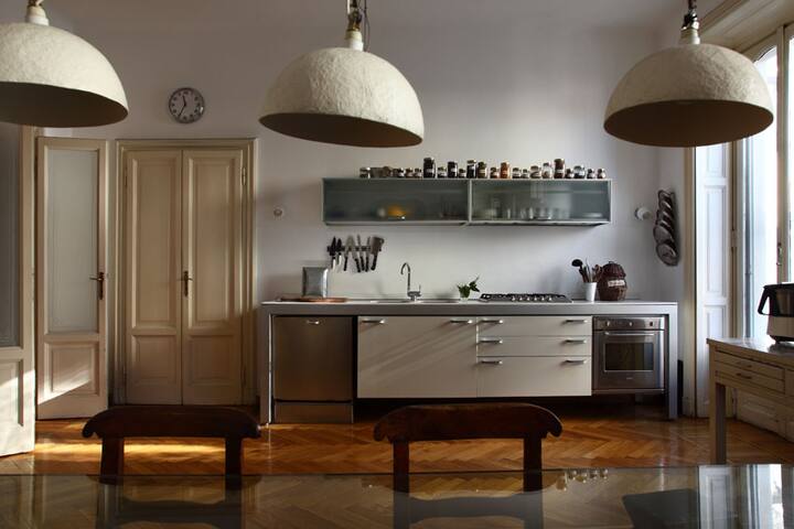 Grande casa d’epoca in Porta Venezia gallery image 2