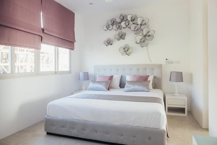 Chumba cha kulala cha 3, na skrini mpya ya Samsung TV, IPTV na vituo vya 500