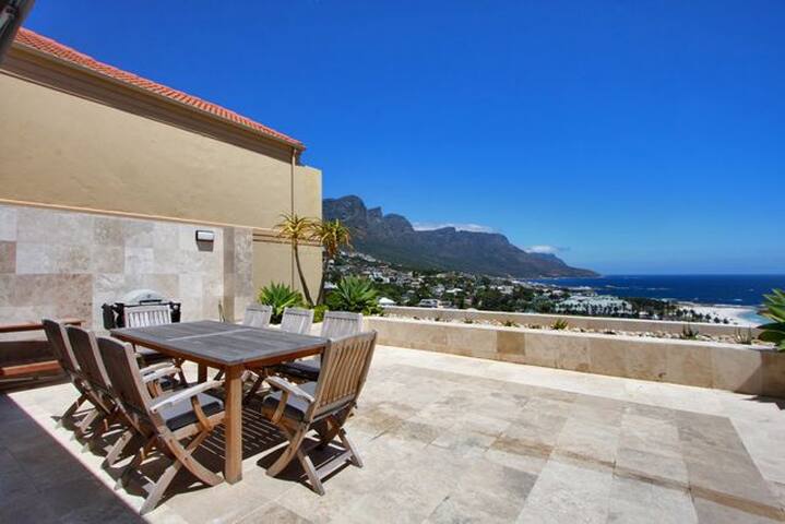 Camps Bay Villa – UPS (no load shedding) gallery image 3