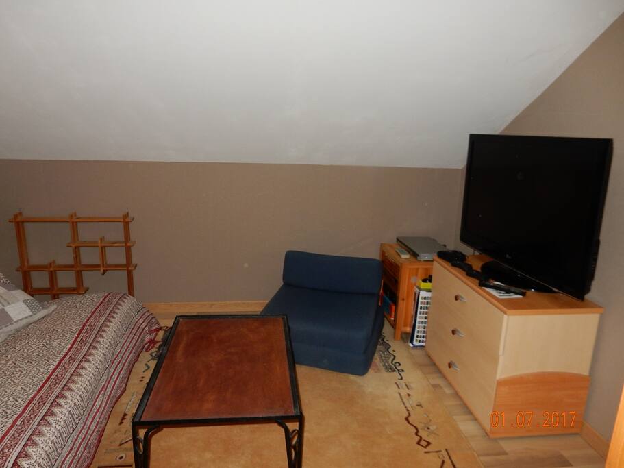 Pièce attenante avec TV LCD 108cm + Lecteur DVD