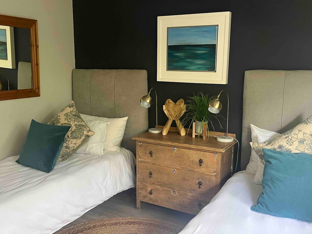 Rezervna spavaća soba 4 s 2 kreveta za jednu osobu