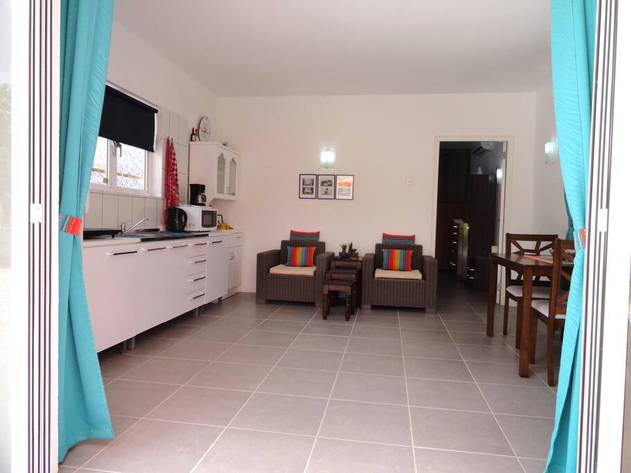 Zithoek-Keuken en eethoek 17a