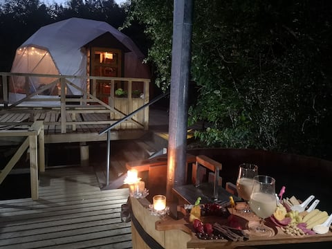 Dome with tub for 2 people