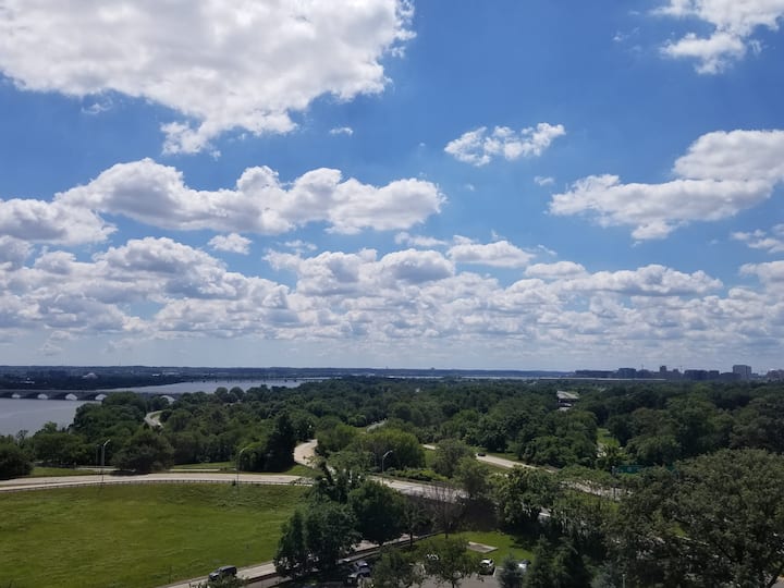 Upgraded Studio With Picturesque View Of Potomac - Arlington, VA