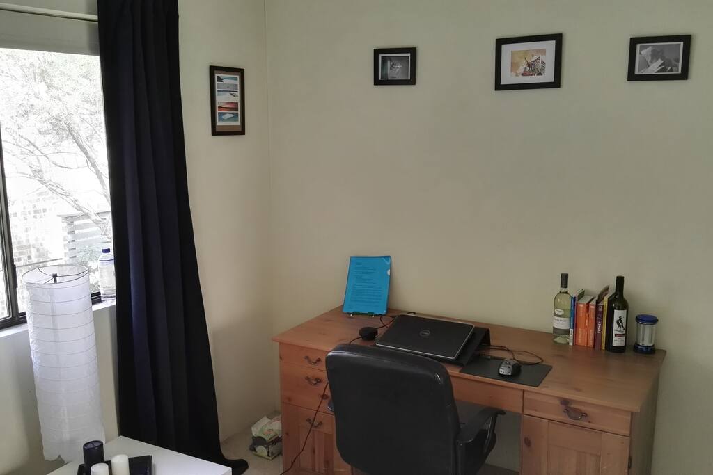 Desk area in the bed room