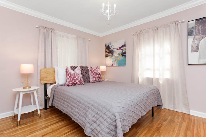 Cozy Nights Await
Snuggle up in the dreamy queen bed