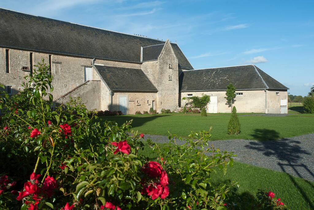 Cour intérieure et sa tour du XVIè siècle