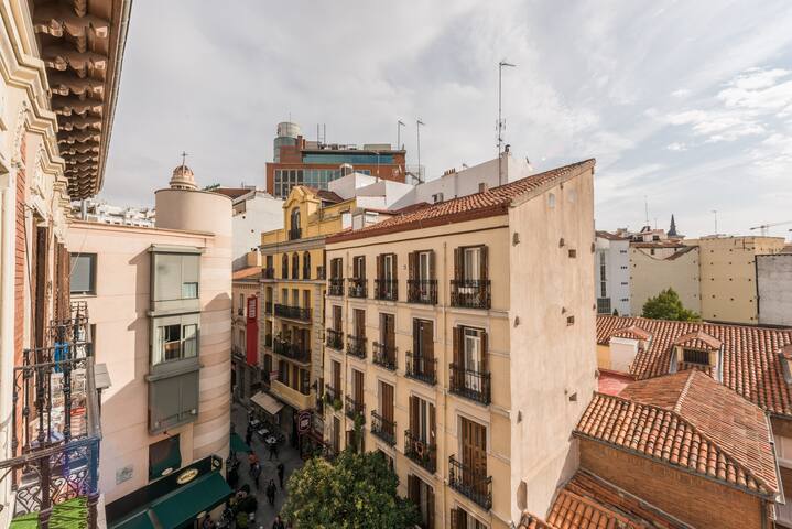 Amplio, luminoso y bonito, en el centro de Madrid gallery image 3