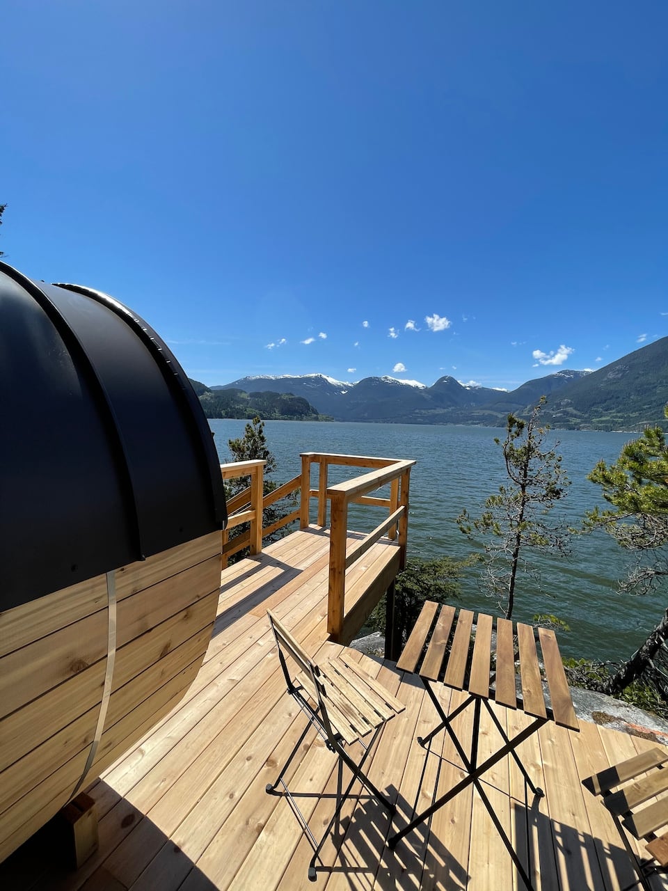 A waterfront cabin on Howe Sound, Squamish, British Columbia, Canada, photo 5 of 10