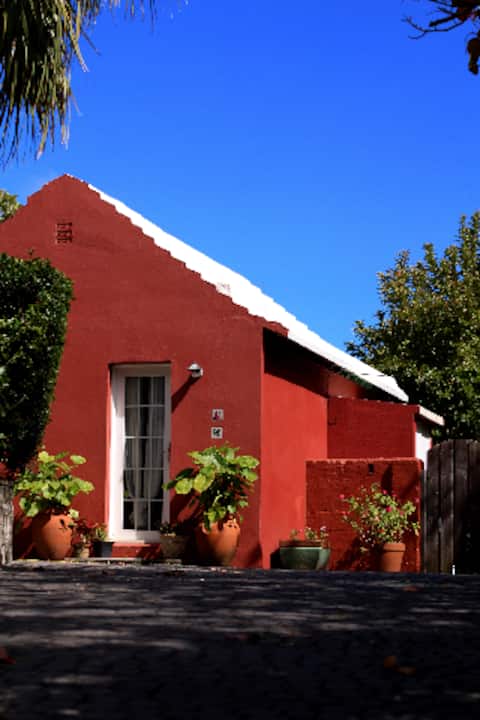 Beach cottage: 3 min. walk to Elbow beach