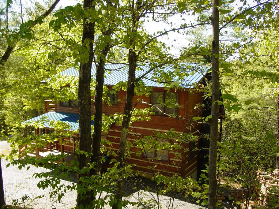 Log Cabin With Hot Tub